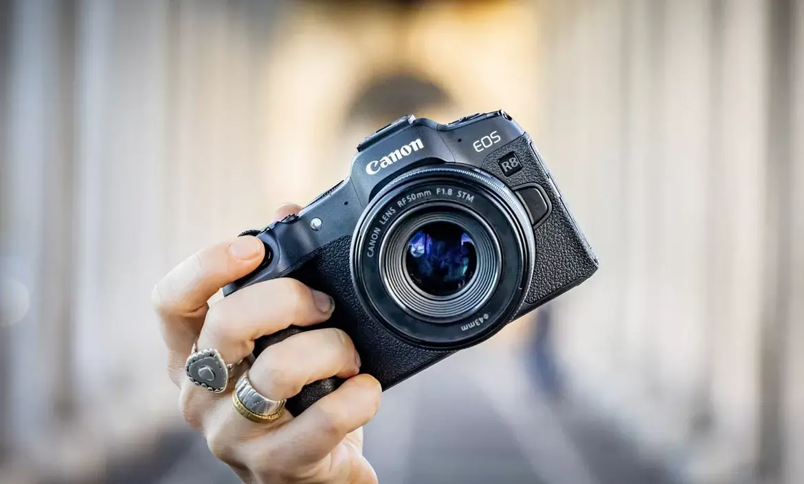 Canon EOS R8
