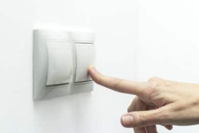 Lichtschalter anklemmen - Titelbild