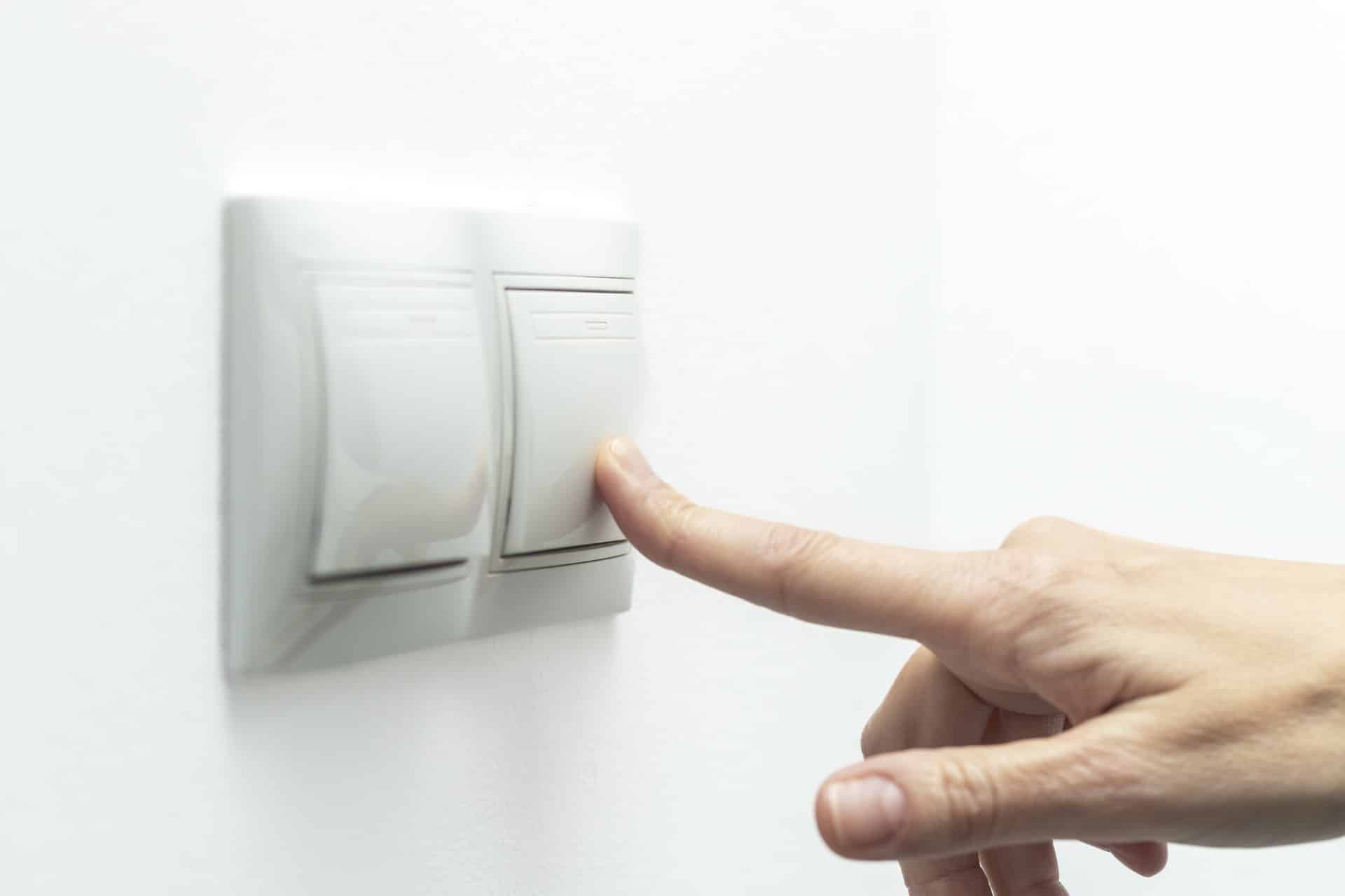 Lichtschalter anklemmen - Titelbild