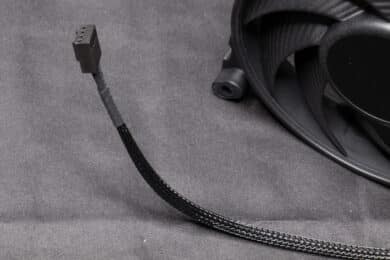 Close-up of the fan connection cable of the Silent Wings 4