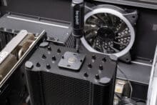 Tightening the rear mounting screw of the Dark Rock 5