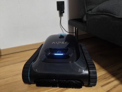 The battery must be charged before first use.