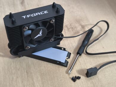 The cooler is now mounted on the SSD.