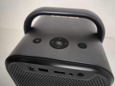 Various operating elements on the head side