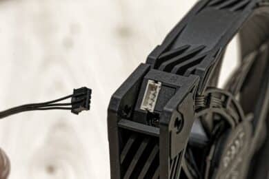 Connecting a fan cable