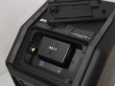 ... and offers a capacity of 5,000 mAh.