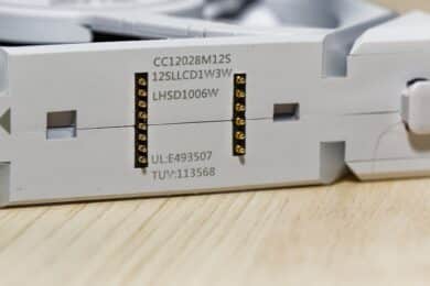 Contacts of the Lian Li Uni Fan SL Wireless LCD