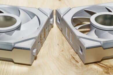 Mounting the Lian Li Uni Fan SL Wireless LCD