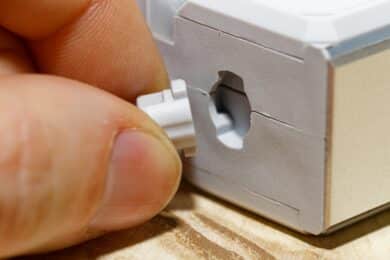 Lian Li Uni Fan SL Wireless LCD Daisy Chain Clip is removed