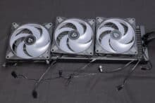 Detached radiator fan for changing the airflow direction from push to pull