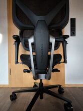 The mixture of black and gray looks elegant.