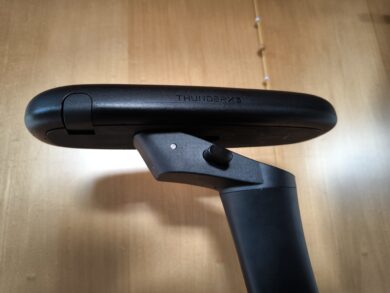 Armrests can be rotated 360° and folded upwards