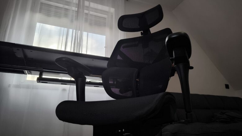 The ThunderX3 FLEX Pro | MESH is characterized by its versatile adjustment options!