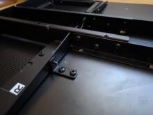 Screw connections on the underside of the table