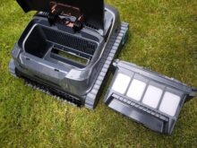 Pool robot with filter basket