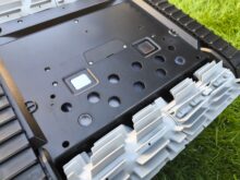 Metal contacts for charging