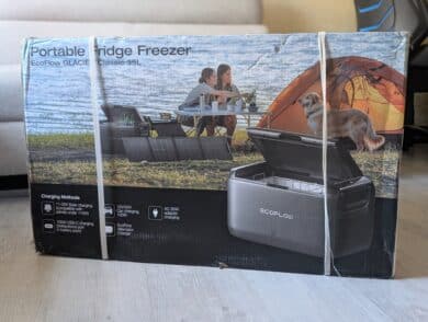 Packaging of the EcoFlow Glacier Classic 35L with outdoor motif and tent