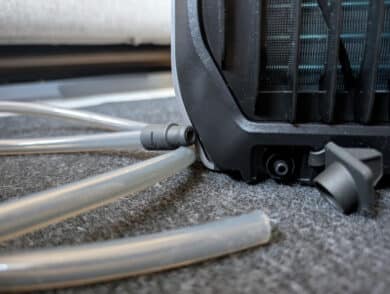 Open condensation water connection of the EcoFlow Wave 3 with loose hose and spout