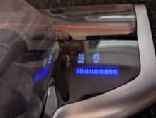 Display of the Jimmy BX7 Pro Max with activated UV and ion function