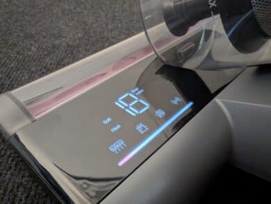 LED display of the Jimmy BX8 in soft mode with symbols for heating function, UV light and ions