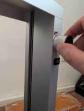 Mounting the feet on the frame of the Toocaa L2 by hand