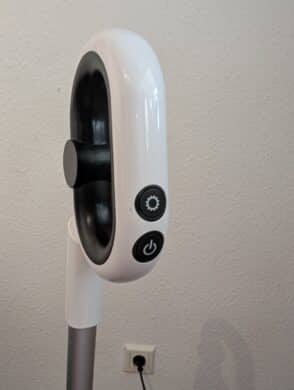 Two buttons on the handle of the UWANT D100 for on/off and mode selection.