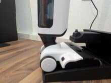 Side view of the UWANT D100 in the docking station with dirty water tank inserted.