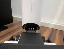 Close-up of the charging contacts on the lower housing of the UWANT D100.