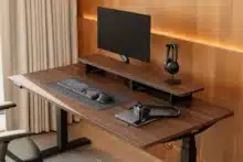 Vernal height-adjustable desk
