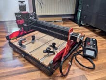 Set up and ready to go: This is how the TwoTrees TTC-6050 presents itself in the practical test - generous work area, separate controls and plenty of aluminum.