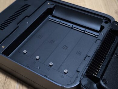 The installation of four NVMe SSDs is possible.