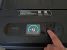 Direct temperature setting on the appliance shows -16°C by hand on the control panel