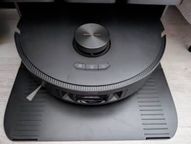 The matt black finish with gold accents and the precise control buttons convey a high-quality first impression - the workmanship is right down to the last detail.