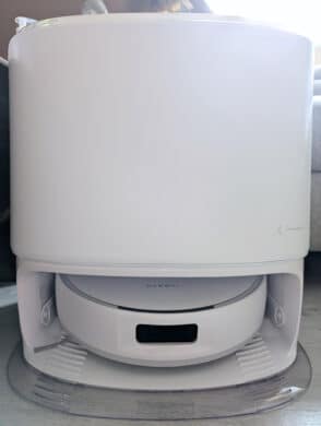 Narwal Freo Z10 station in white with parked robot and transparent access ramp