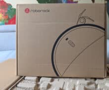 Printed inner box with robot drawing and Roborock logo