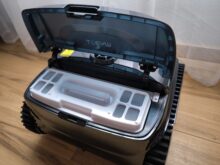 Hinged lid with filter basket