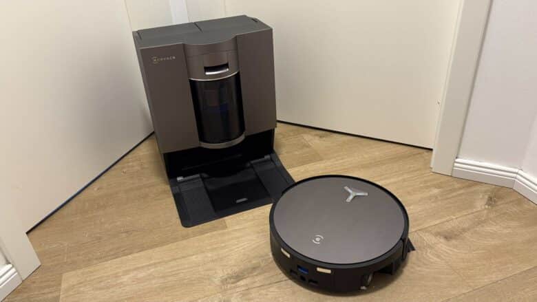 ECOVACS DEEBOT X11 OmniCyclone test